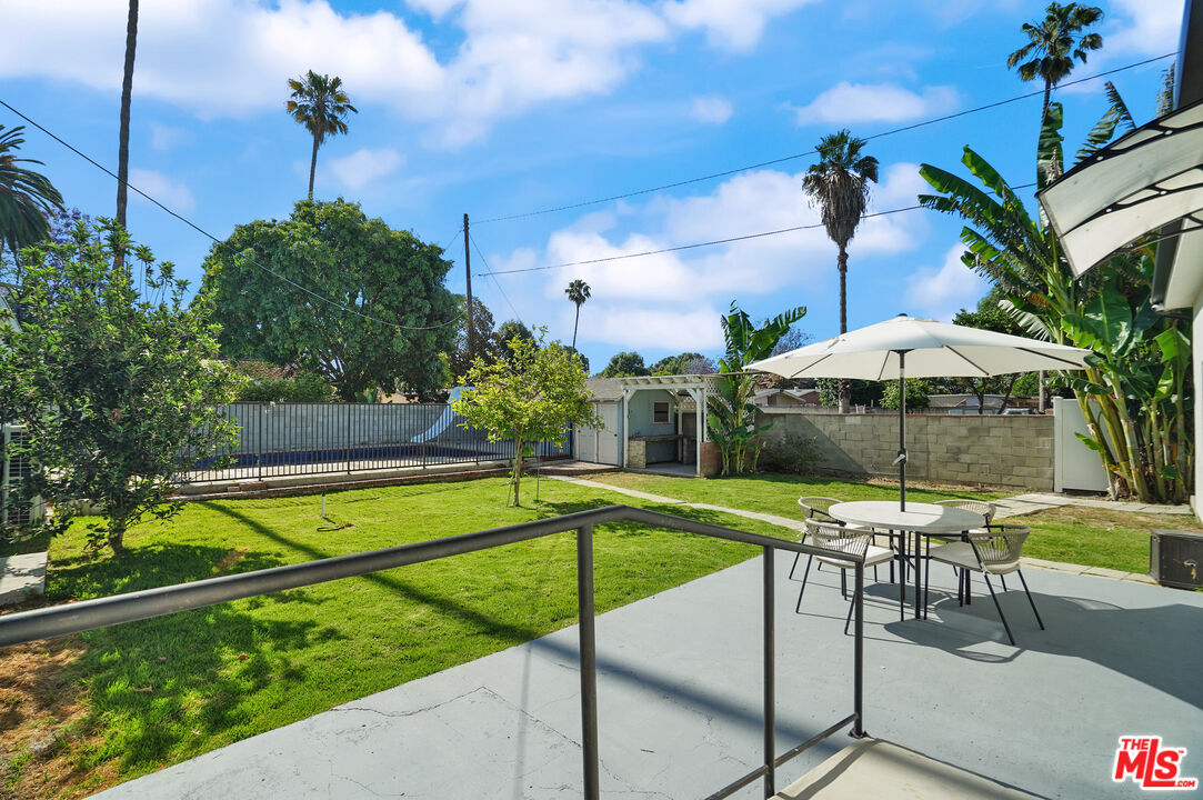 6728 Lindley Ave