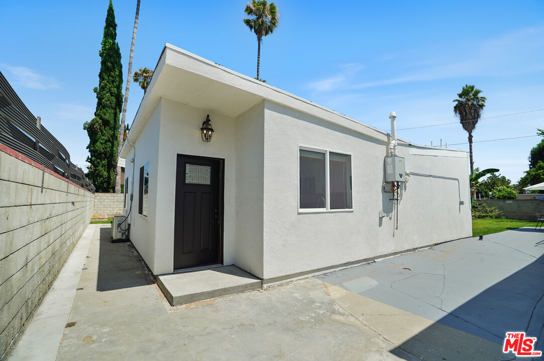 6728 Lindley Ave