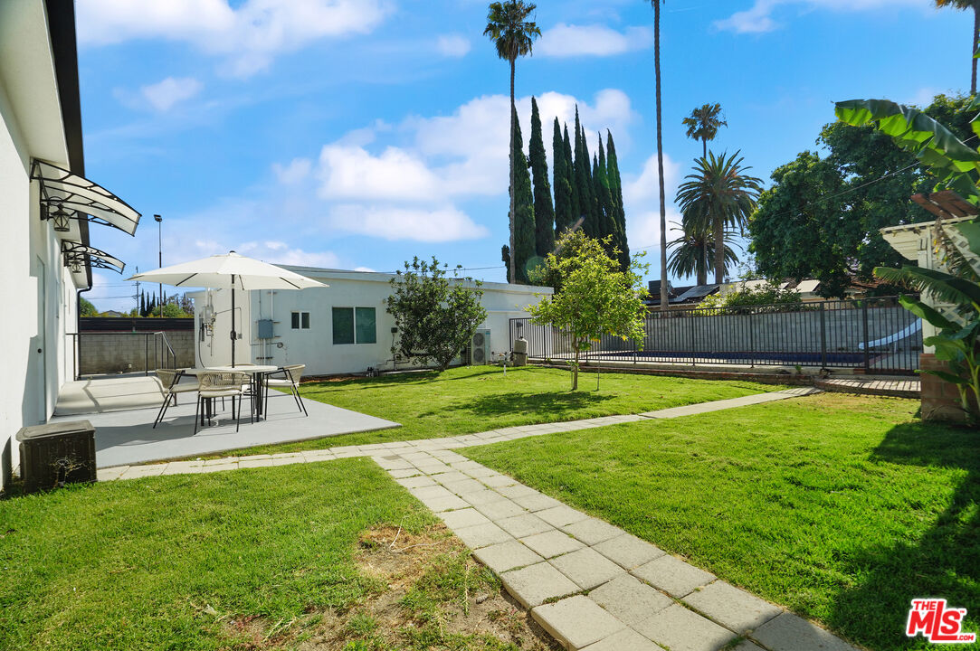 6728 Lindley Ave