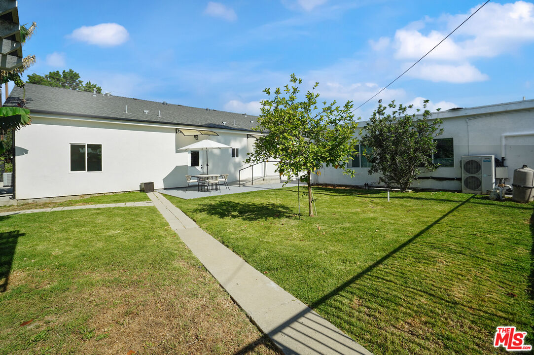 6728 Lindley Ave