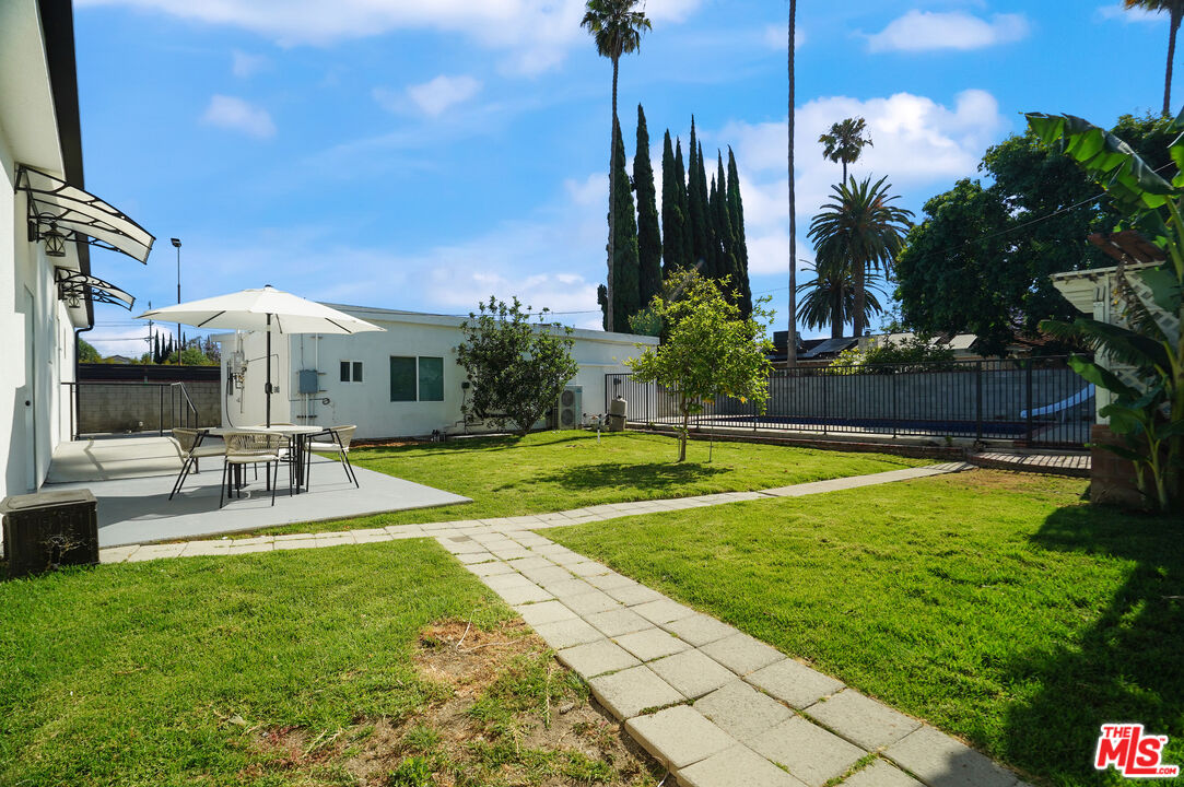 6728 Lindley Ave