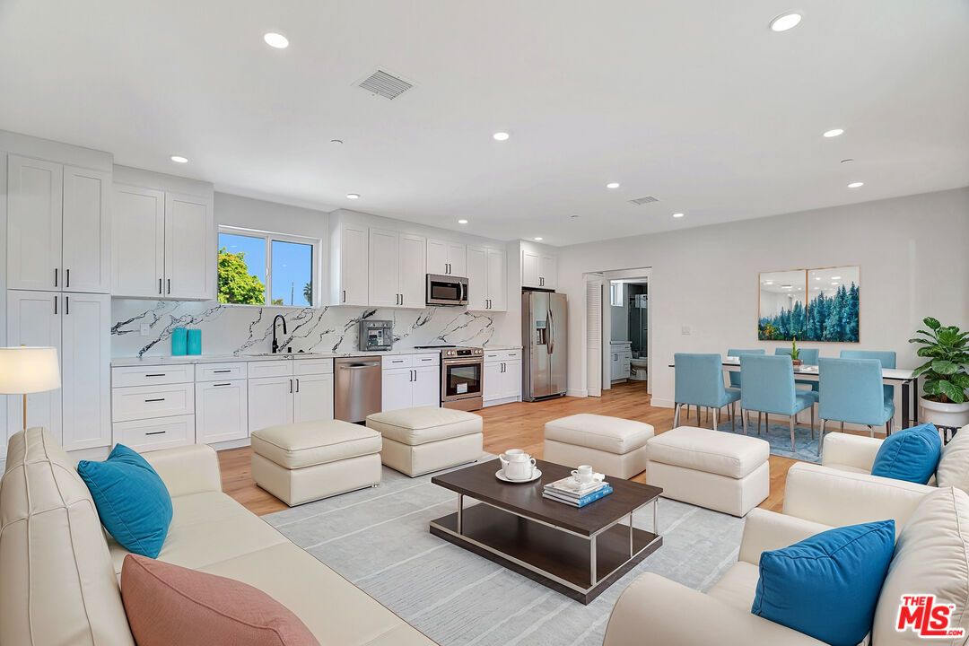 19442 Strathern St Unit: 19438