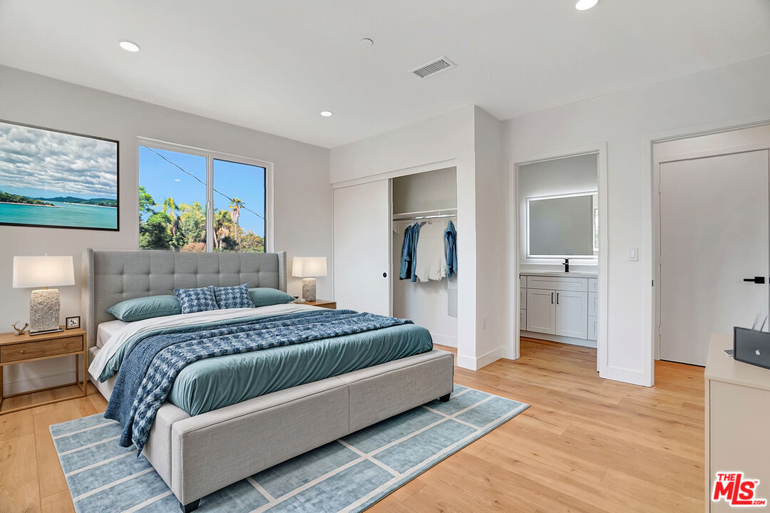 19442 Strathern St Unit: 19438