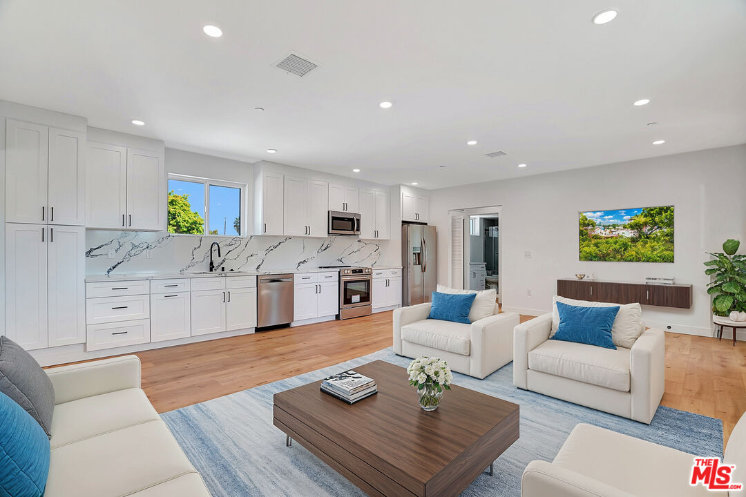 19442 Strathern St Unit: 19438