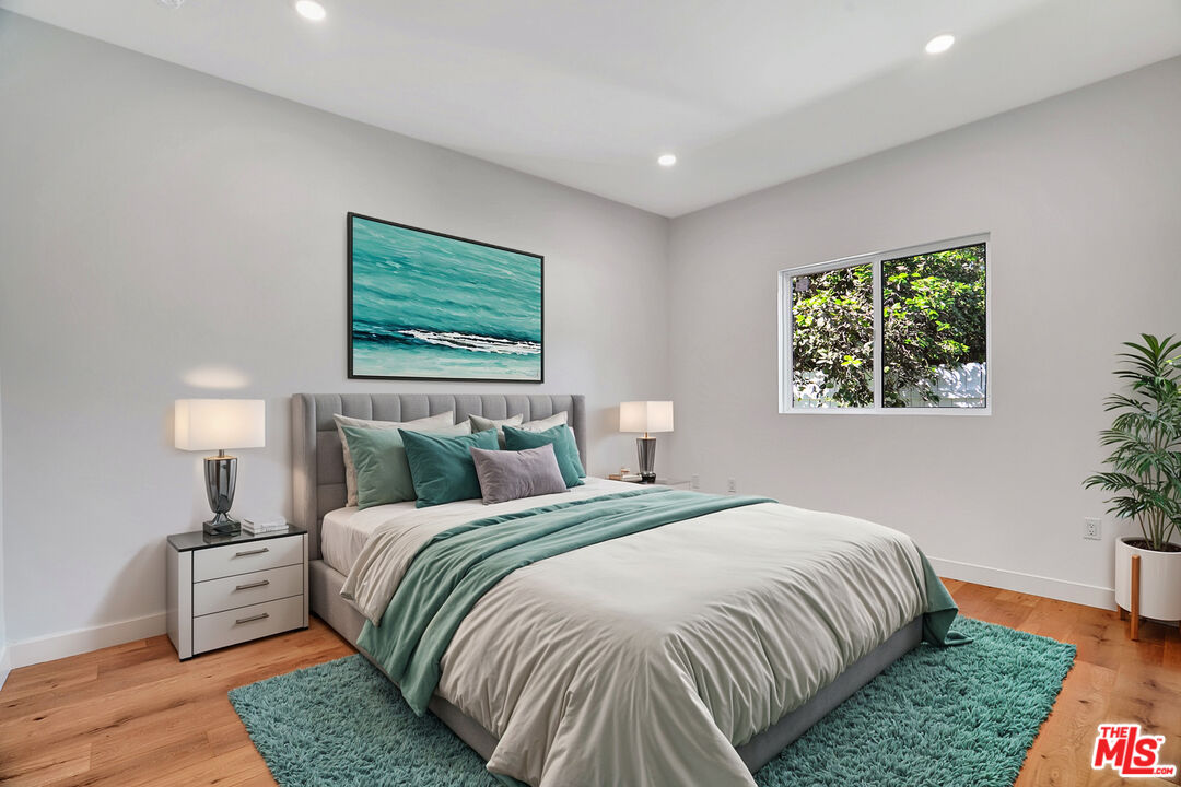 19442 Strathern St Unit: 19440