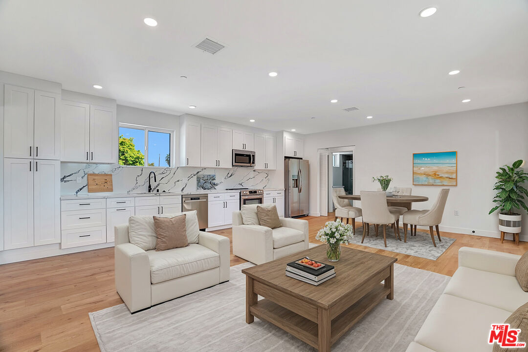 19442 Strathern St Unit: 19440