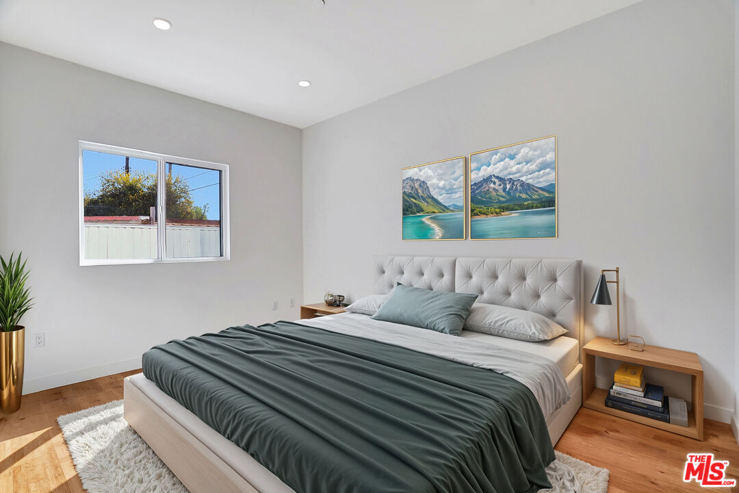 19442 Strathern St Unit: 19440