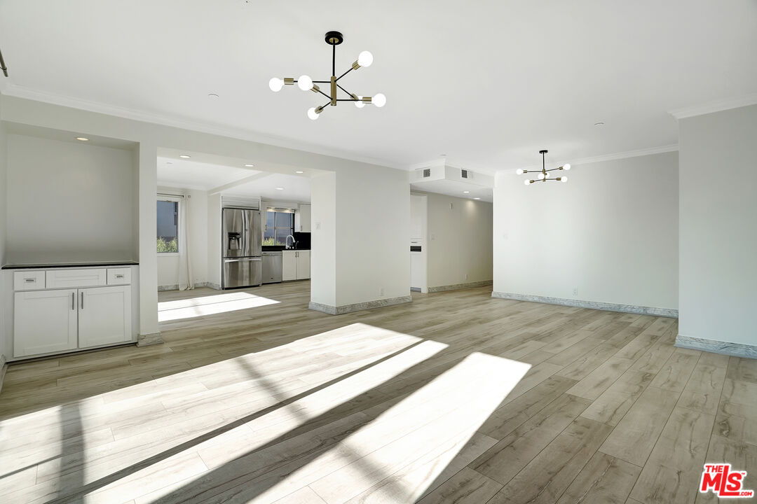 1811 Fairburn Ave Unit: 102