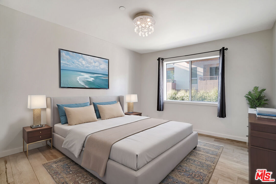 1811 Fairburn Ave Unit: 102