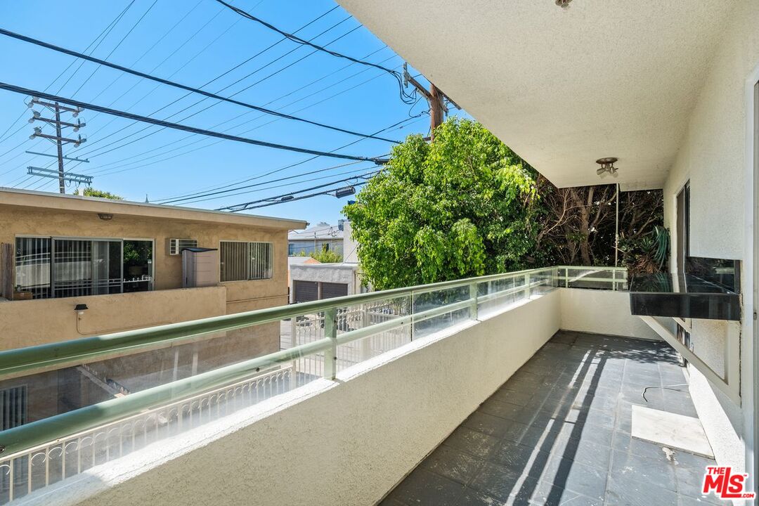 1811 Fairburn Ave Unit: 102