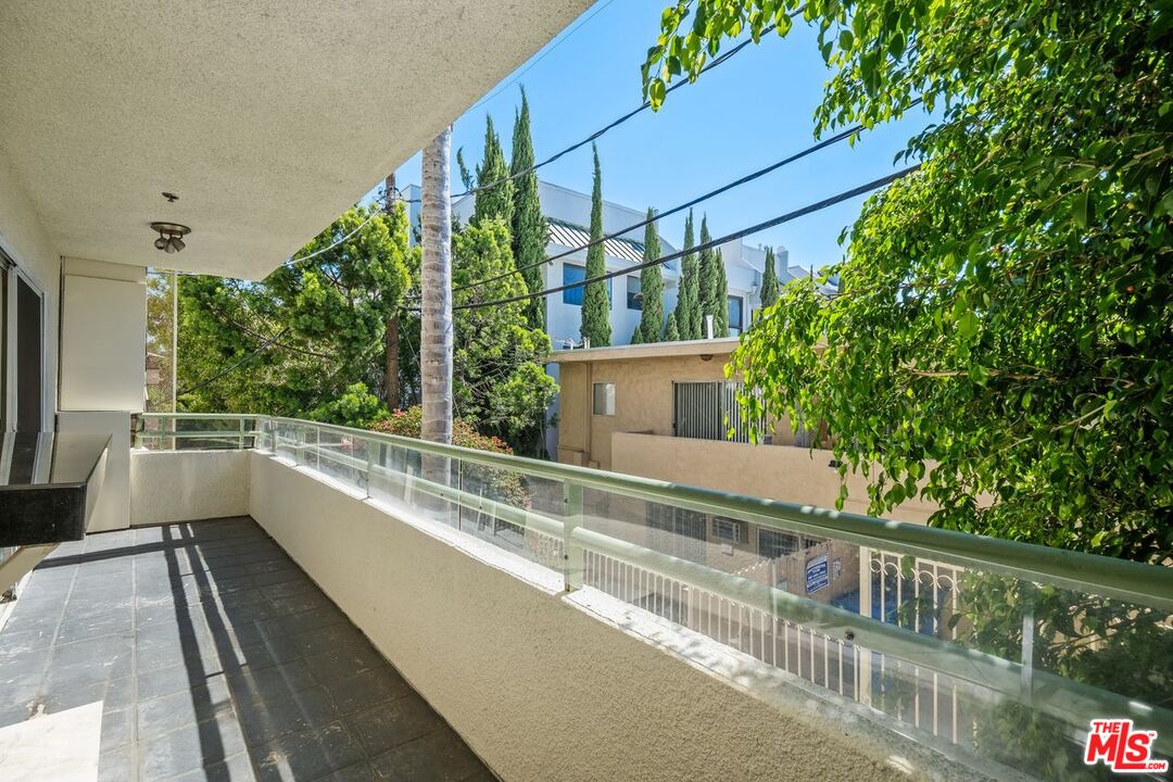 1811 Fairburn Ave Unit: 102