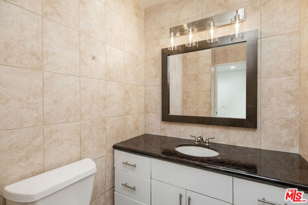 1811 Fairburn Ave Unit: 102