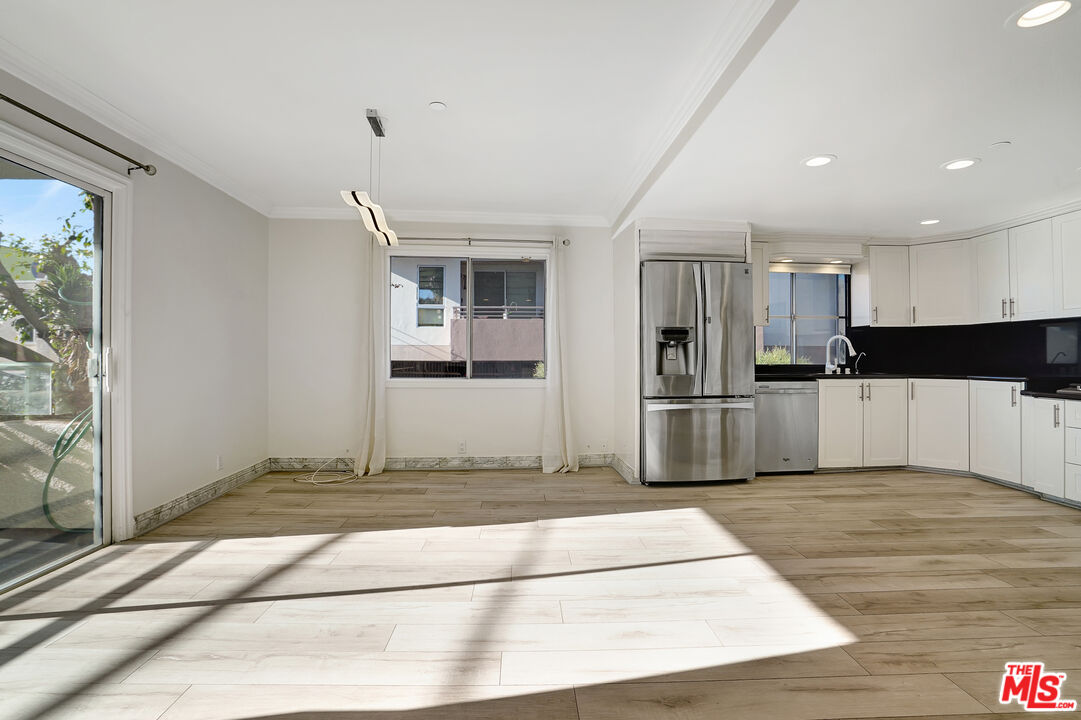 1811 Fairburn Ave Unit: 102