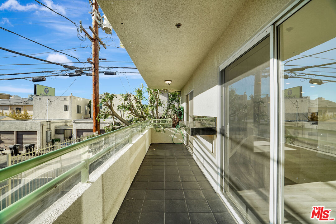 1811 Fairburn Ave Unit: 102