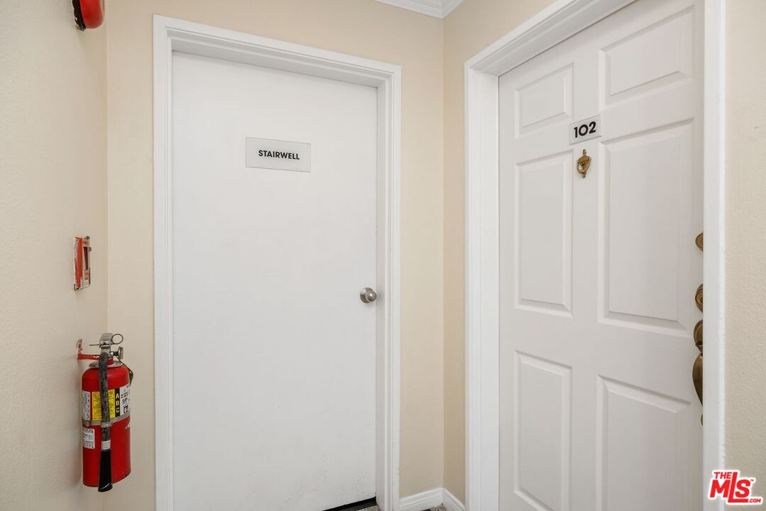 1811 Fairburn Ave Unit: 102