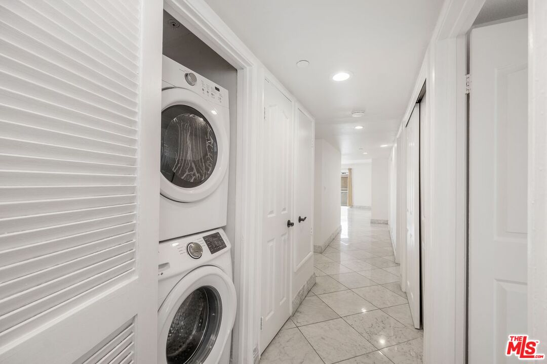 1811 Fairburn Ave Unit: 102