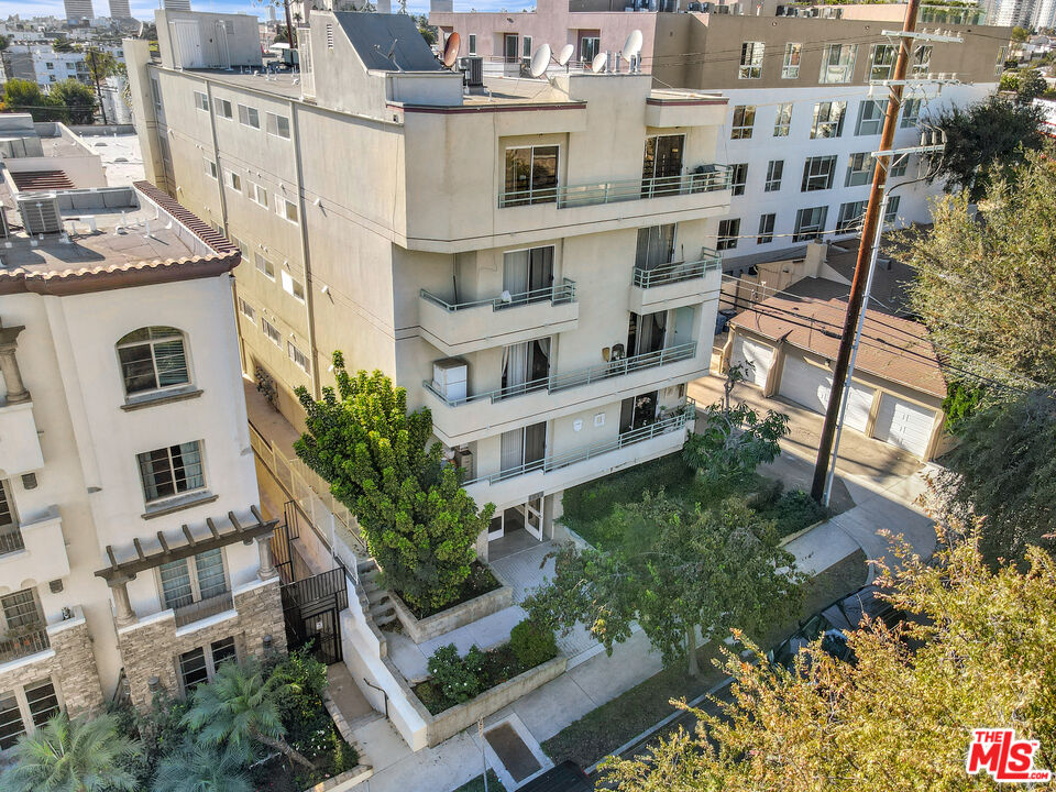 1811 Fairburn Ave Unit: 102