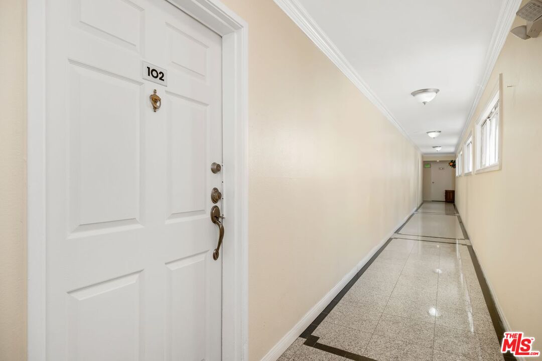 1811 Fairburn Ave Unit: 102