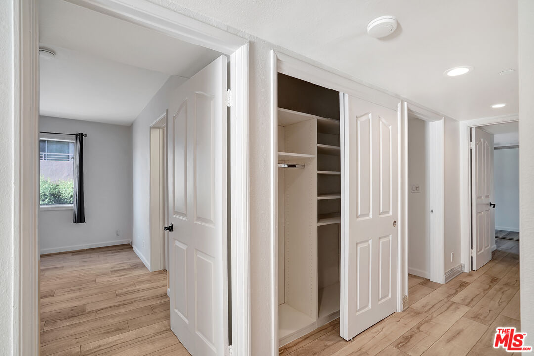 1811 Fairburn Ave Unit: 102