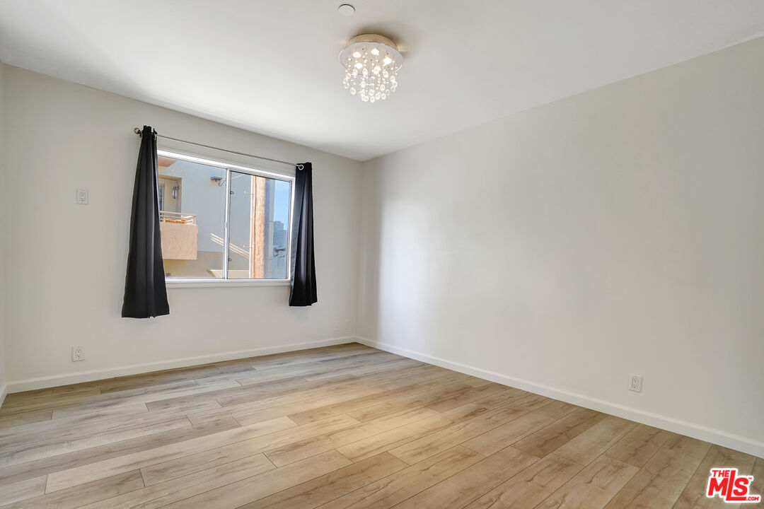 1811 Fairburn Ave Unit: 102