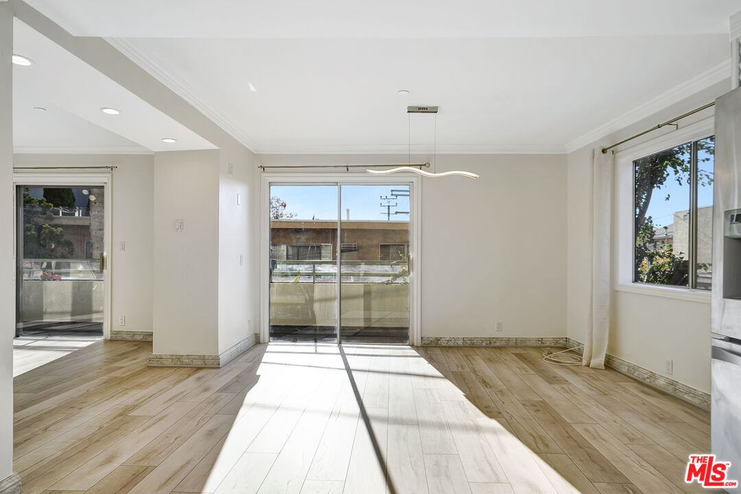 1811 Fairburn Ave Unit: 102