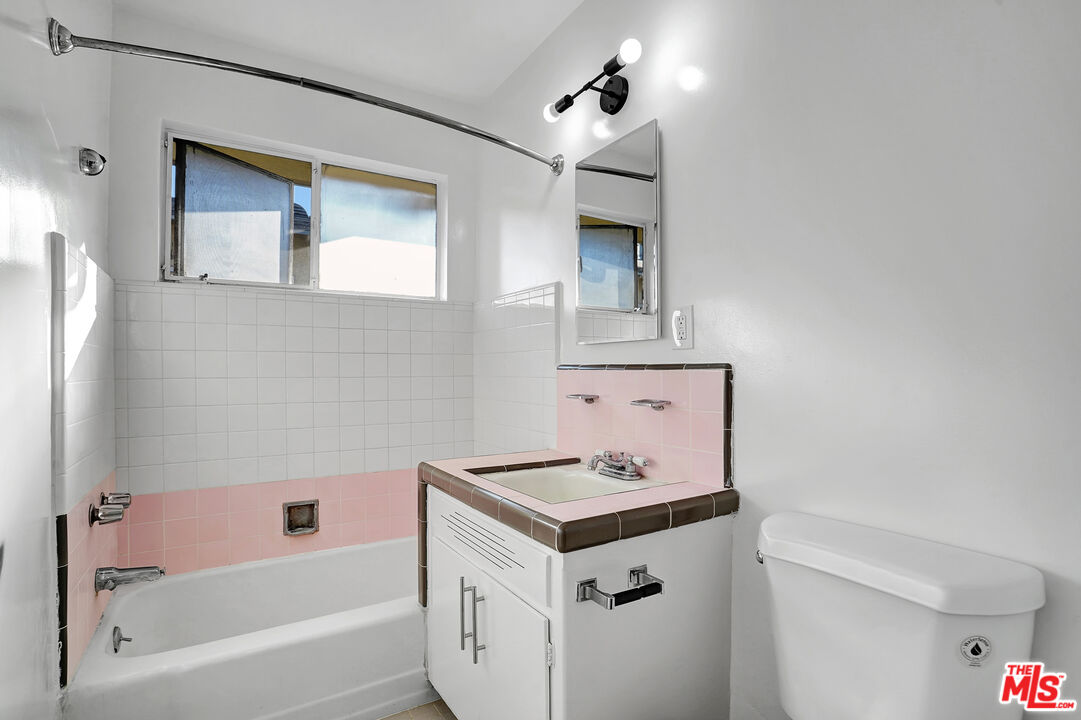 849 S Bedford St Unit: 4