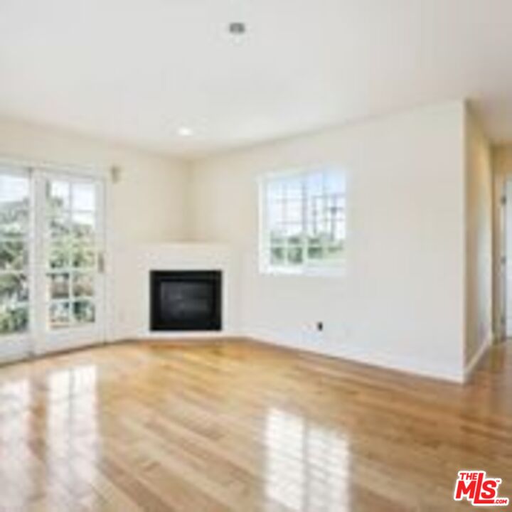 1706 AMHERST AVE
