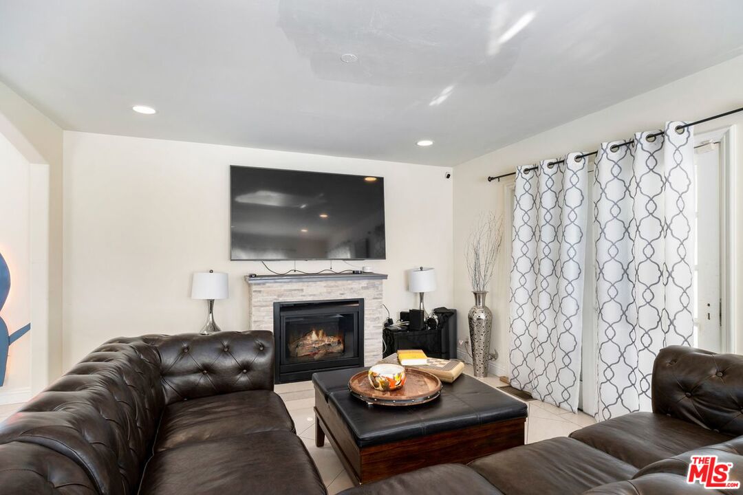 1706 AMHERST AVE
