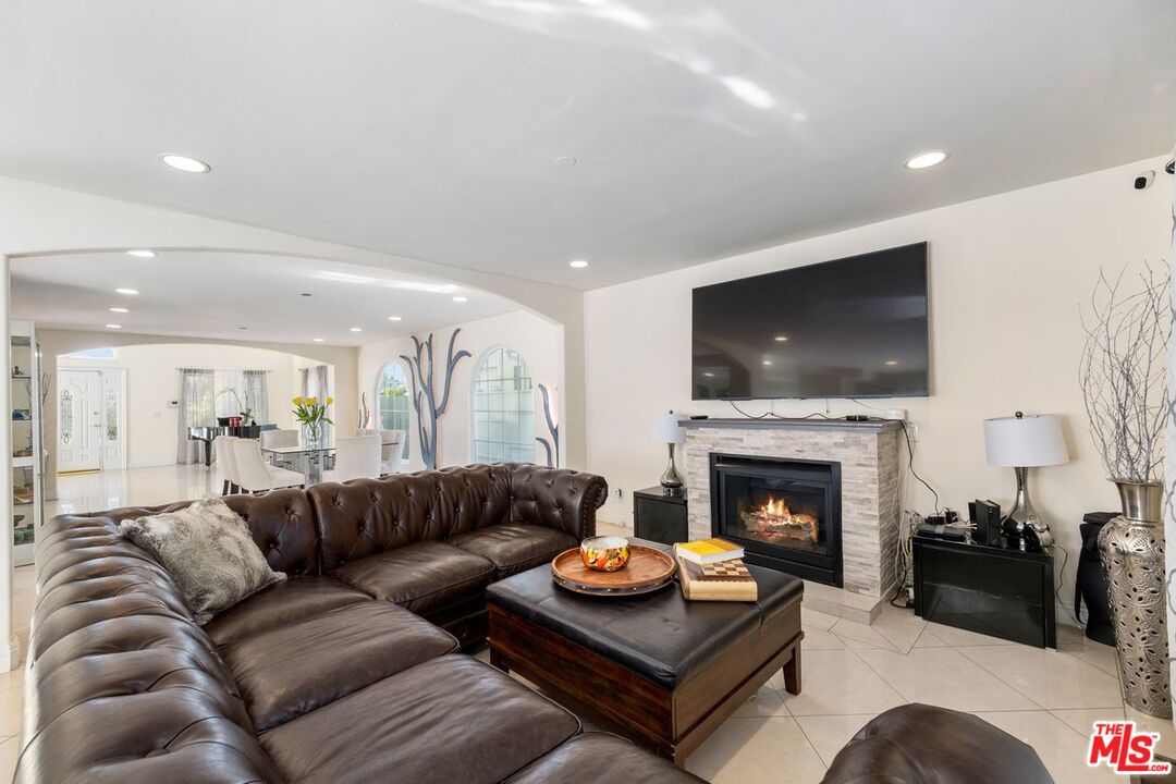 1706 AMHERST AVE