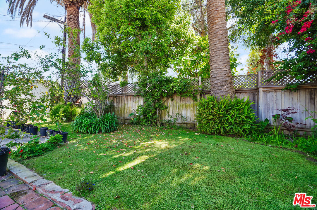 1931 Midvale Ave