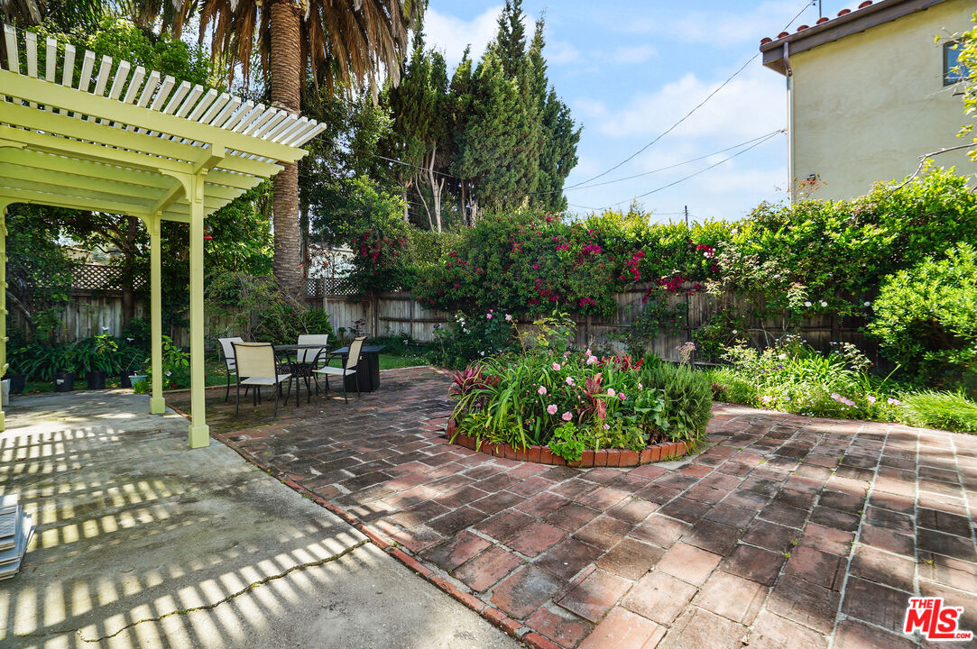 1931 Midvale Ave