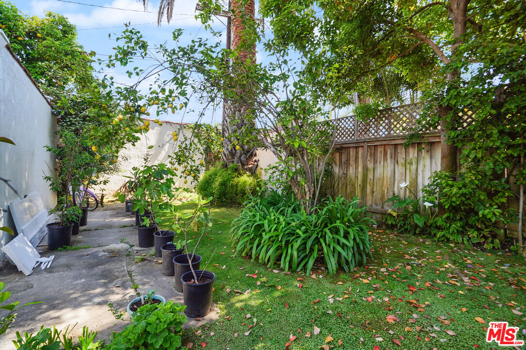 1931 Midvale Ave