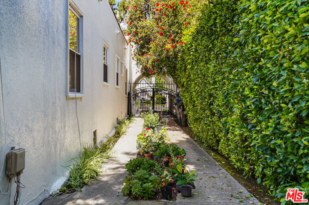 1931 Midvale Ave