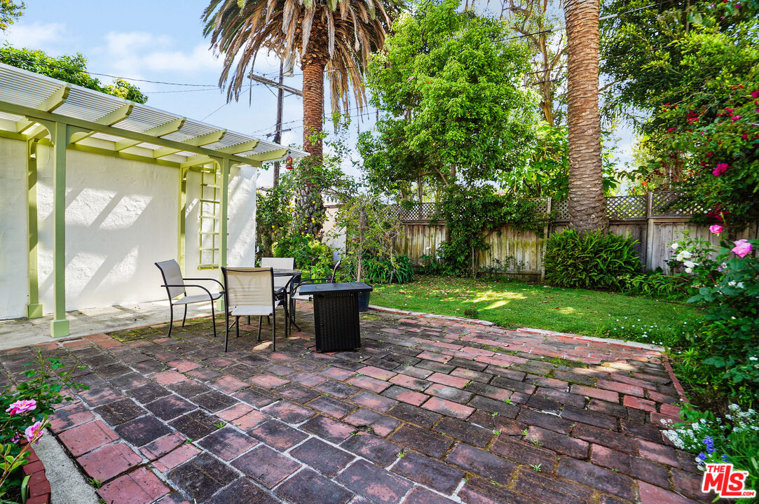 1931 Midvale Ave