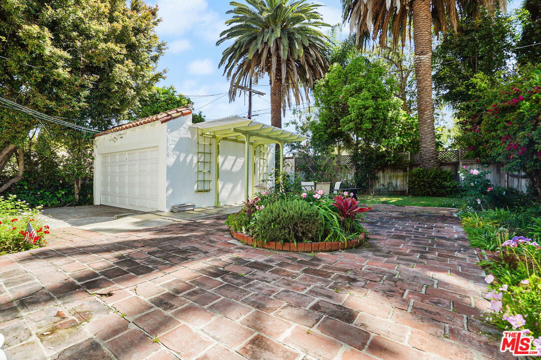 1931 Midvale Ave