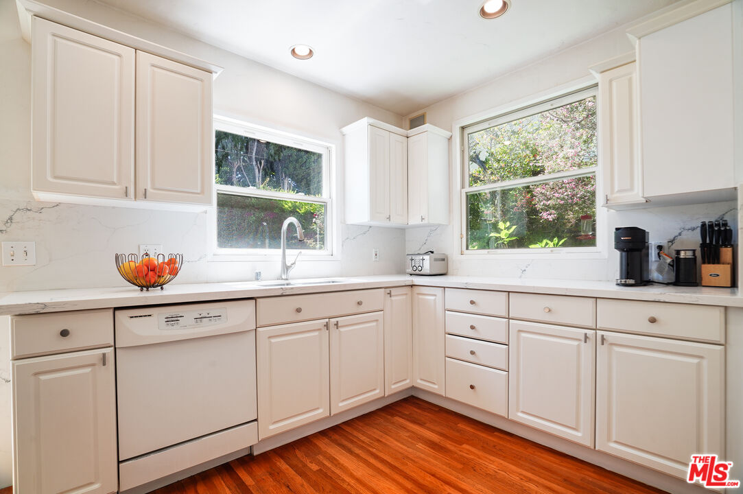 1931 Midvale Ave