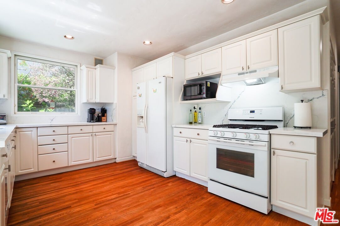 1931 Midvale Ave