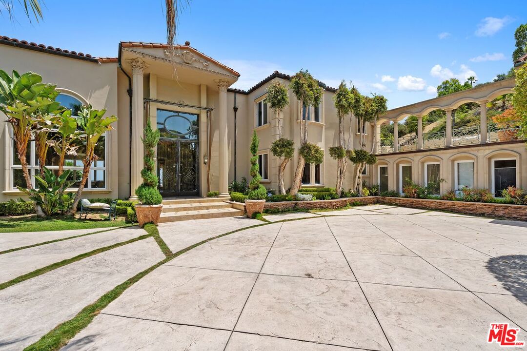 16980 Escalon Dr