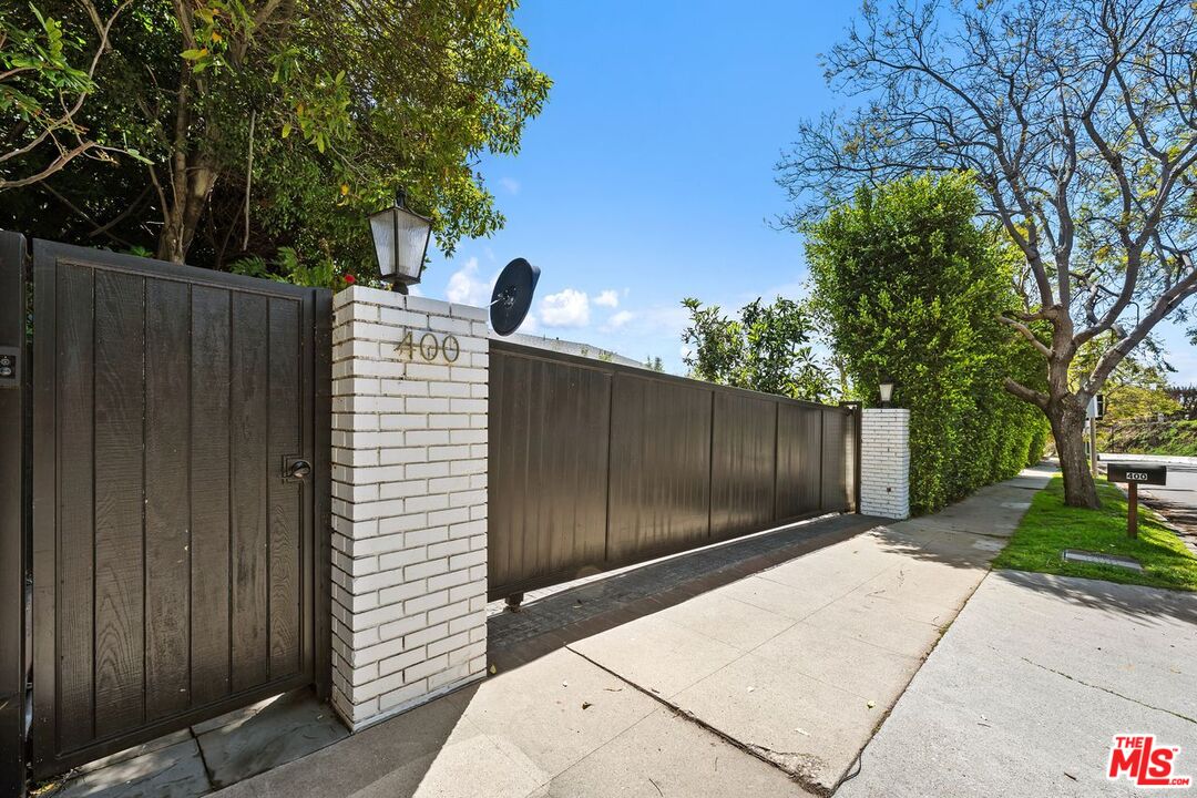400 Chautauqua Blvd