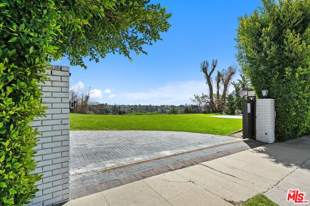 400 Chautauqua Blvd