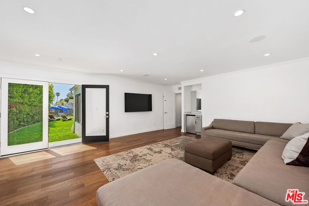 400 Chautauqua Blvd