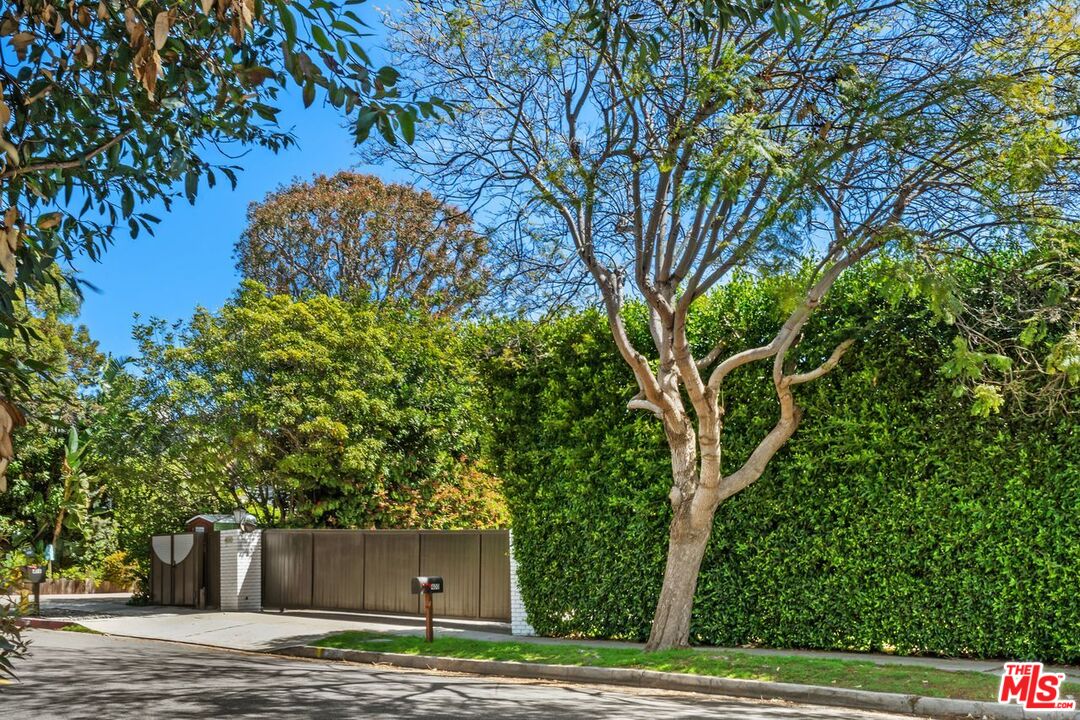 400 Chautauqua Blvd