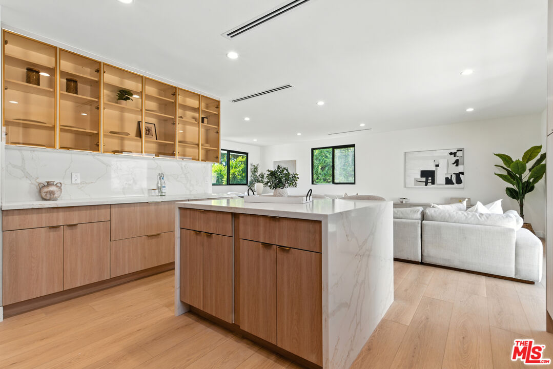 6219 Sylvia Ave