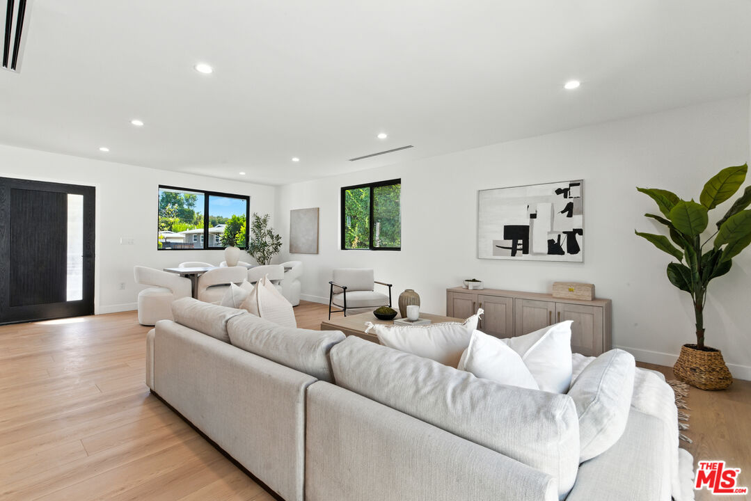 6219 Sylvia Ave