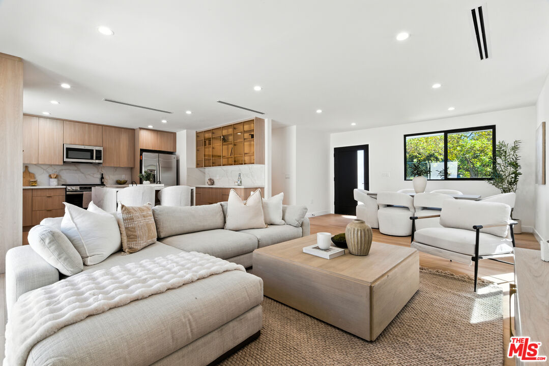 6219 Sylvia Ave