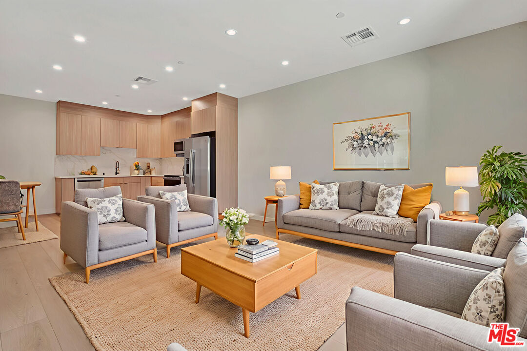6219 Sylvia Ave