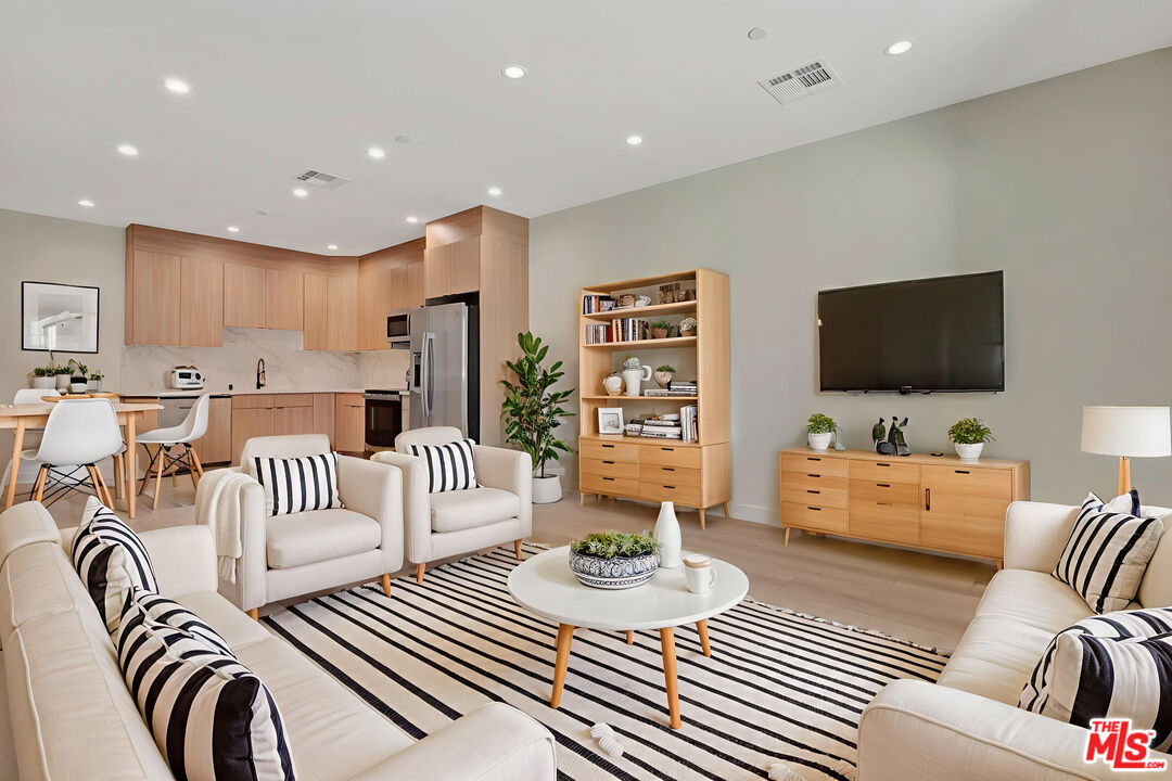 6219 Sylvia Ave