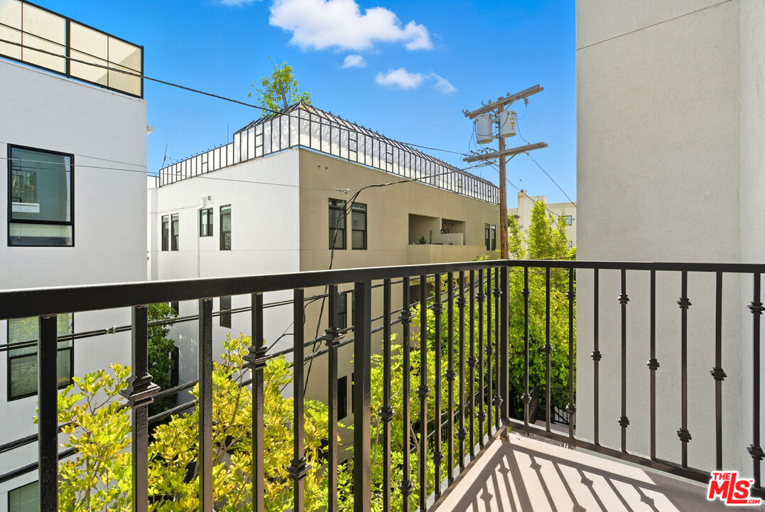 11826 Dorothy St Unit: 202