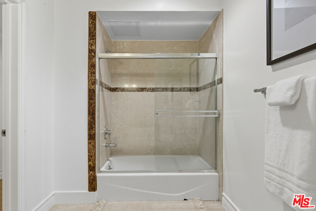 11826 Dorothy St Unit: 202