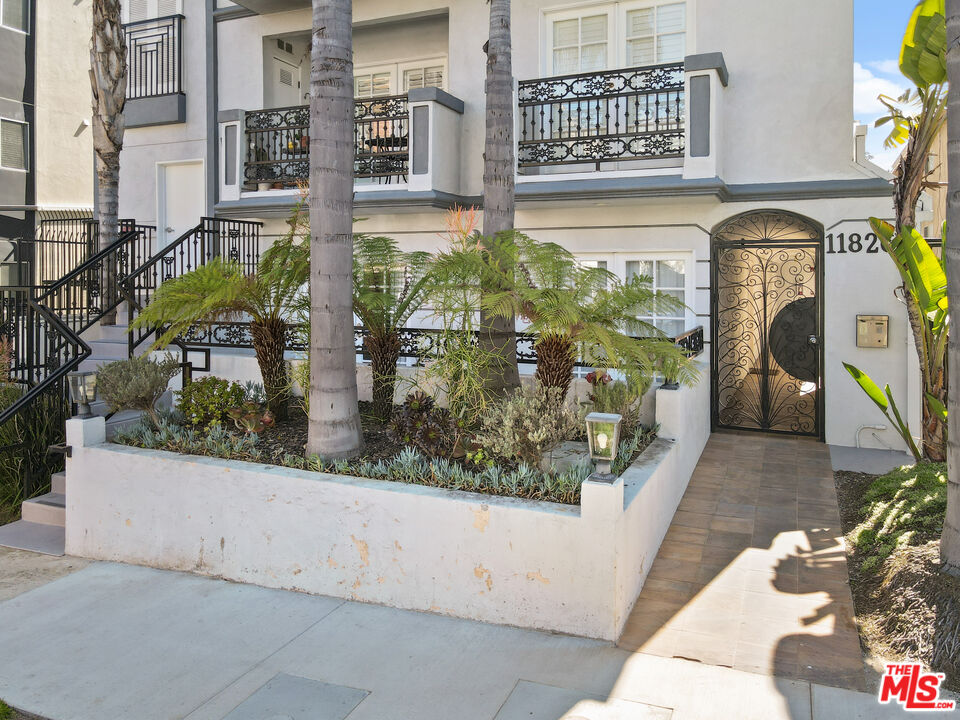 11826 Dorothy St Unit: 202